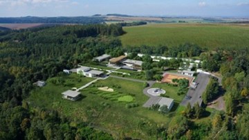 Khám phá Boong-ke trú ẩn sang trọng lớn nhất thế giới ở Séc