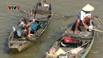 Mâu thuẫn với chồng, vợ nhảy cầu tự tử