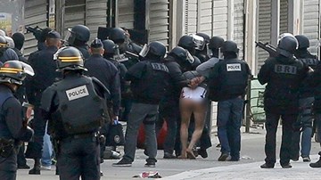 Kết thúc cuộc vây bắt nghi phạm khủng bố ở Paris, 2 nghi can thiệt mạng