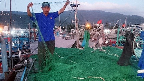 Hàng trăm tàu ghi chữ Trung Quốc phá lưới ngư dân Đà Nẵng