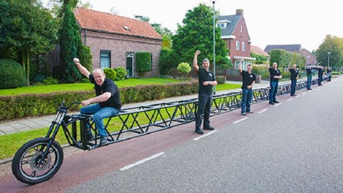 Choáng với kỷ lục thế giới mới, xe đạp dài hơn 35m