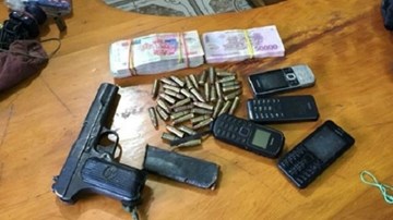 Bị phát hiện có súng liền bắn luôn tổ tuần tra