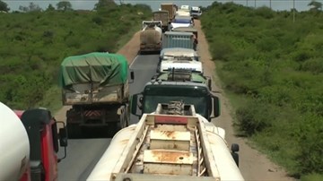 Tắc đường kinh hoàng 50 cây số ở Kenya