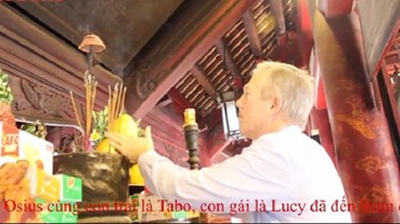 Đại sứ Mỹ Ted Osius dâng hương tại Văn Miếu nhân ngày 20.11