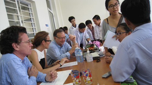 Phẫu thuật miễn phí tái tạo bộ phận sinh dục cho trẻ em