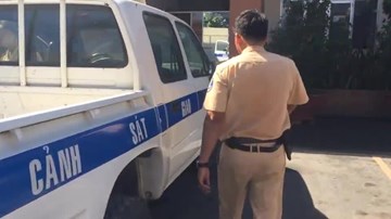 TPHCM: Tài xế đạp ngã CSGT gây náo loạn cửa ngõ Sài Gòn