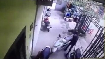 Hy hữu tên trộm xe bỏ cuộc vì không nổ được máy