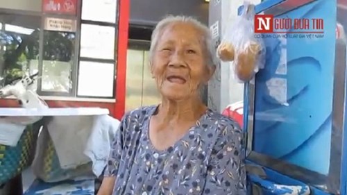 Sửng sốt cụ bà miền Tây gần 90 tuổi nói 4 ngoại ngữ như gió
