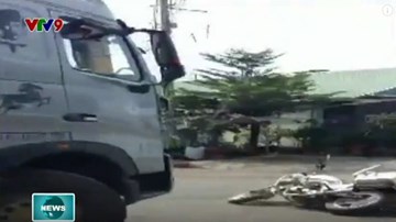 CSGT rượt đuổi 5km bắt tài xế container nghiện ma túy