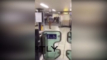 Kẻ khủng bố ga tàu điện ngầm Anh hét lớn 