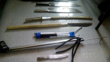 Cảnh sát nổ súng trấn áp hỗn chiến trước vũ trường