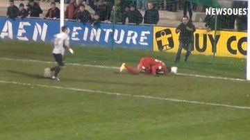 Cầu thủ suýt bị đánh vì chọc tức đối thủ khi ghi bàn