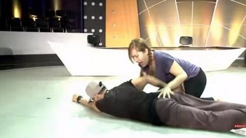 Lâm Vinh Hải đột ngột ngã quỵ trên sân khấu