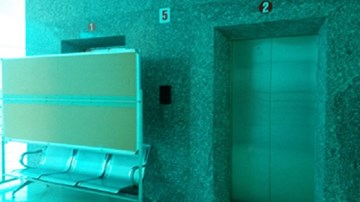 Nam sinh ĐH Hàng hải ngã vào thang máy, rơi từ tầng 5 tử vong