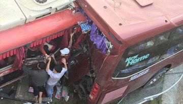 Xe khách đâm nhau trên cao tốc Hà Nội – Lào Cai, hàng chục người thương vong