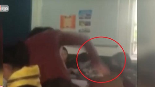 Chưa hoàn thành bài tập về nhà, học sinh bị giáo viên tát liên tiếp