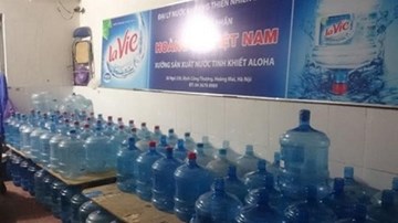 Đột kích xưởng sản xuất nước Lavie rởm