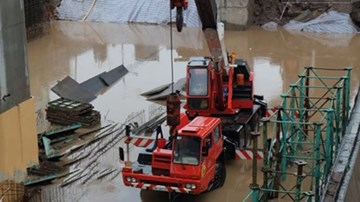 Thi công đường trên cao, đường dưới ngập lụt
