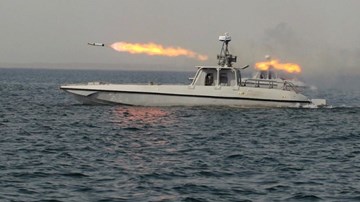 Iran “lỡ tay” bắn tên lửa gần tàu sân bay Mỹ