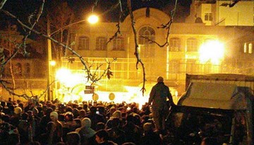Người biểu tình Iran đốt phá sứ quán Ả rập Xê út trong đêm