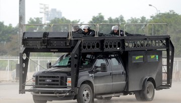 Dàn xe chống khủng bố tham gia bảo vệ Đại hội Đảng