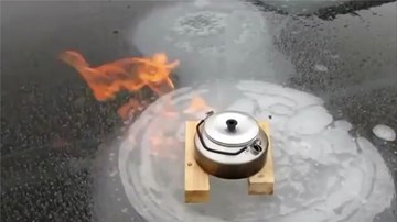 Hiện tượng hồ băng bốc cháy lan truyền chóng mặt