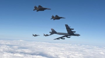 Mỹ điều siêu pháo đài bay B-52 bay qua Hàn Quốc để răn đe Triều Tiên