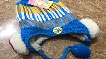 Phát hiện thiết bị bí ẩn giấu trong mũ len Trung Quốc