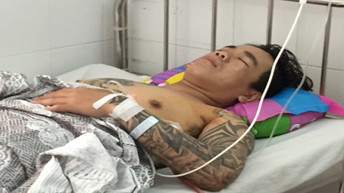 Hung hãn xông vào phòng cấp cứu truy sát bệnh nhân