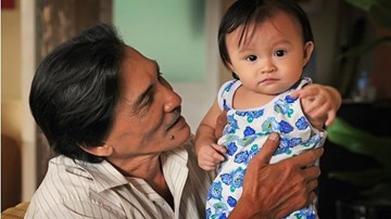 Thương Tín chưa chịu làm hôn thú với vợ kém 30 tuổi