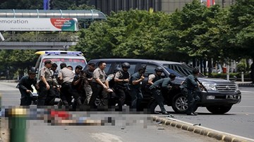 Nổ và đấu súng làm rung chuyển Thủ đô của Indonesia