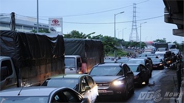 Chung cư mọc như nấm, giao thông Hà Nội vượt ngưỡng quá tải