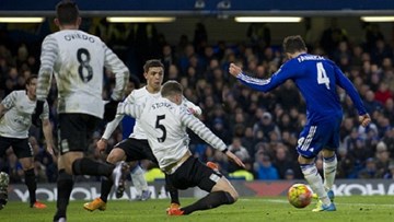 Terry lập công chuộc tội, Chelsea hút chết