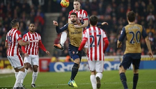 Arsenal đòi lại ngôi đầu dù bị cưa điểm