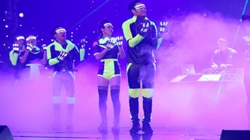 The Remix - tập 3: Team Hạnh Sino - Emily trình bày tiết mục 'Hoà âm ánh sáng'