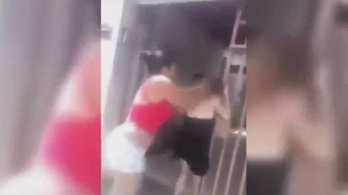 Ghen tuông, vợ ném bồ của chồng xuống sông