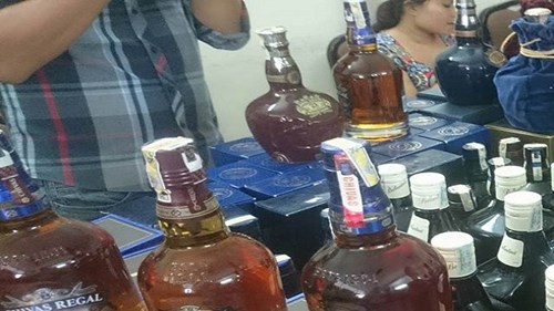 Rượu giả - thủ phạm của hàng trăm vụ ngộ độc rượu mỗi năm