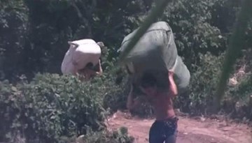 Rợn tóc gáy nhìn dân buôn lậu thách thức 'tử thần'