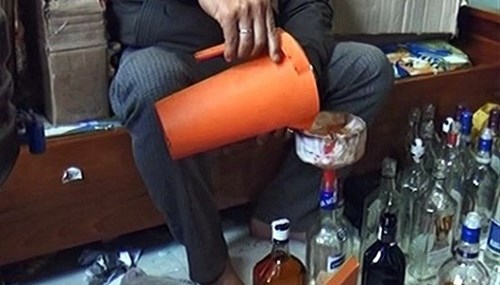 Công thức kinh hoàng biến nước lã, cồn khô thành rượu ngoại giả