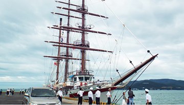 Hải quân Việt Nam lần đầu đón tàu buồm “khủng” đóng ở Ba Lan