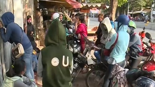 Xử phạt hơn 50 triệu đồng công ty thu tiền người lao động sai quy định