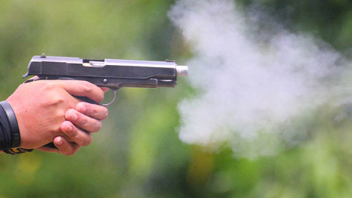 Súng kẹt đạn, côn đồ bị “con nợ” đuổi đánh