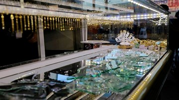 Táo tợn dùng búa uy hiếp chủ, cướp vàng ở Bình Dương