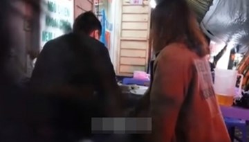 Mải chơi điện tử, chàng trai bị bạn gái chửi mắng không thương tiếc
