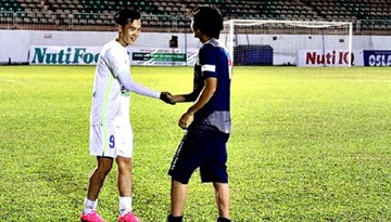 Khoảnh khắc chia tay đầy xúc động của Tuấn Anh ở HAGL