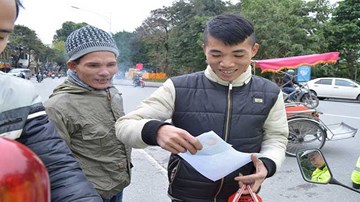 Thu được gần 7 triệu đồng từ người đi bộ vi phạm giao thông