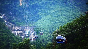 Quang cảnh tuyệt đẹp khi trải nghiệm tuyến cáp treo lên đỉnh Fansipan