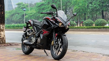 Soi bộ đôi Bajaj Pulsar hàng độc tại Hà Nội