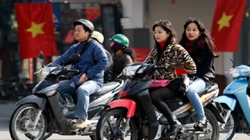 Người Hà Nội tha hồ “phá” luật giao thông ngày Tết
