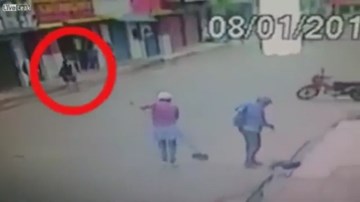 Bị lốp xe tải văng trúng đầu, người phụ nữ tử vong tại chỗ